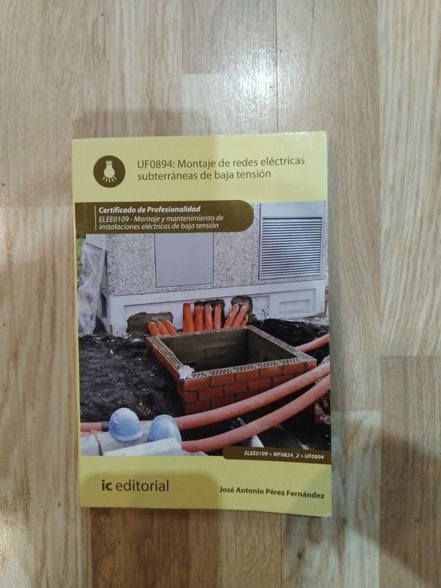 Montaje de redes eléctricas subterráneas de baj...