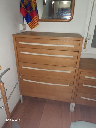 Cómoda de madera con 5 cajones