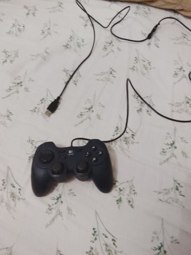 Mando Logitech PS2 con cable