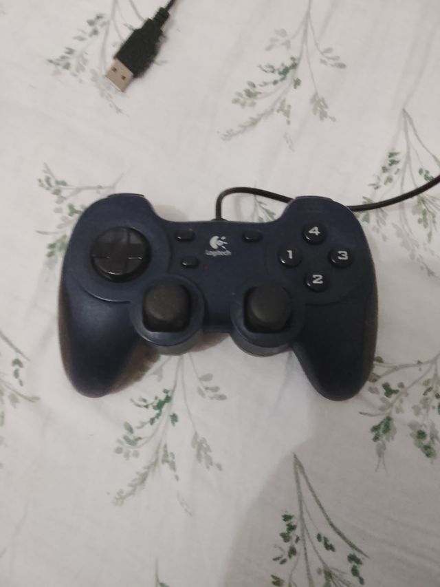 Mando Logitech PS2 con cable