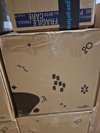 Caja de ropa marrón
