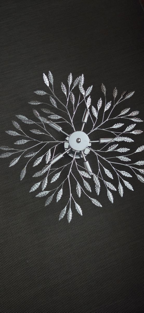 Lámpara de techo cromada estilo hoja