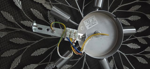 Lámpara de techo cromada estilo hoja