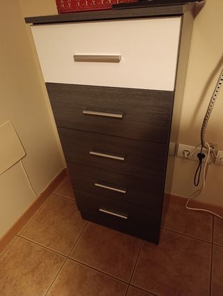 Cabecero, 2 mesitas y cómoda