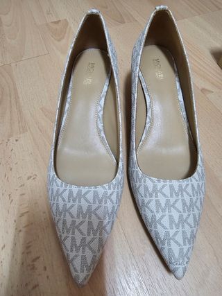 Michael Kors Zapatos Salón Tacón Bajo y Logotipo
