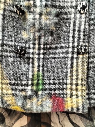 Falda de cuadros gris y negra