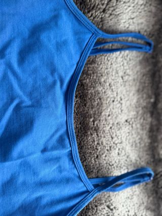 Top azul de tirantes