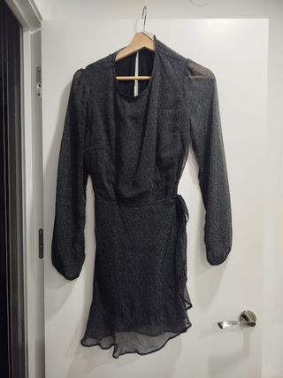Vestido negro con lunares