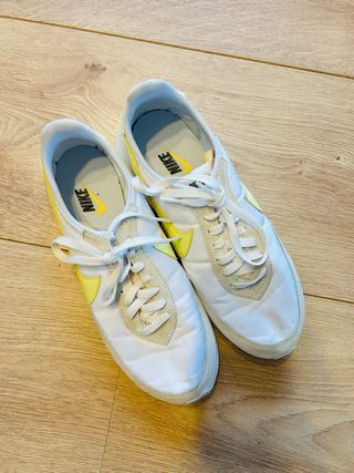 Zapatillas Nike Blancas y Amarillas