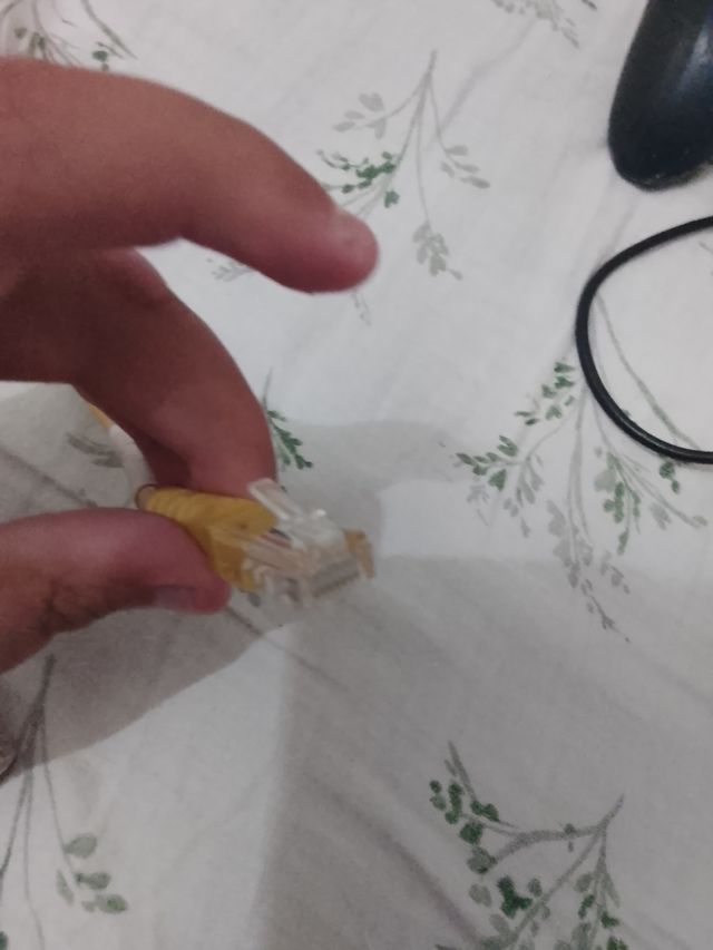 Cable de red Ethernet amarillo