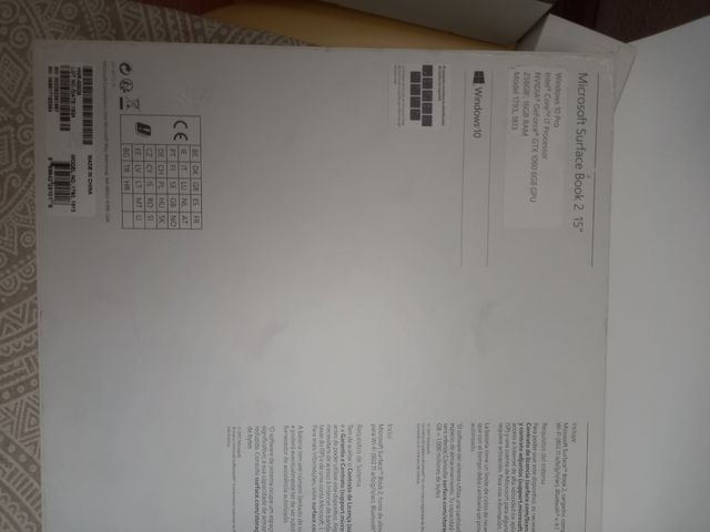 Caja vacía Microsoft Surface Book