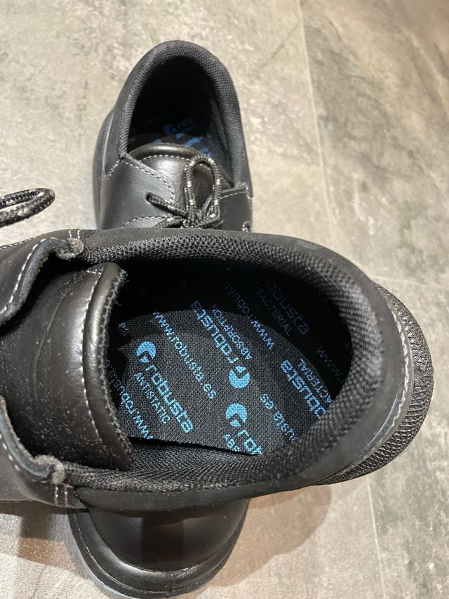 Zapatos de trabajo Robusta negros