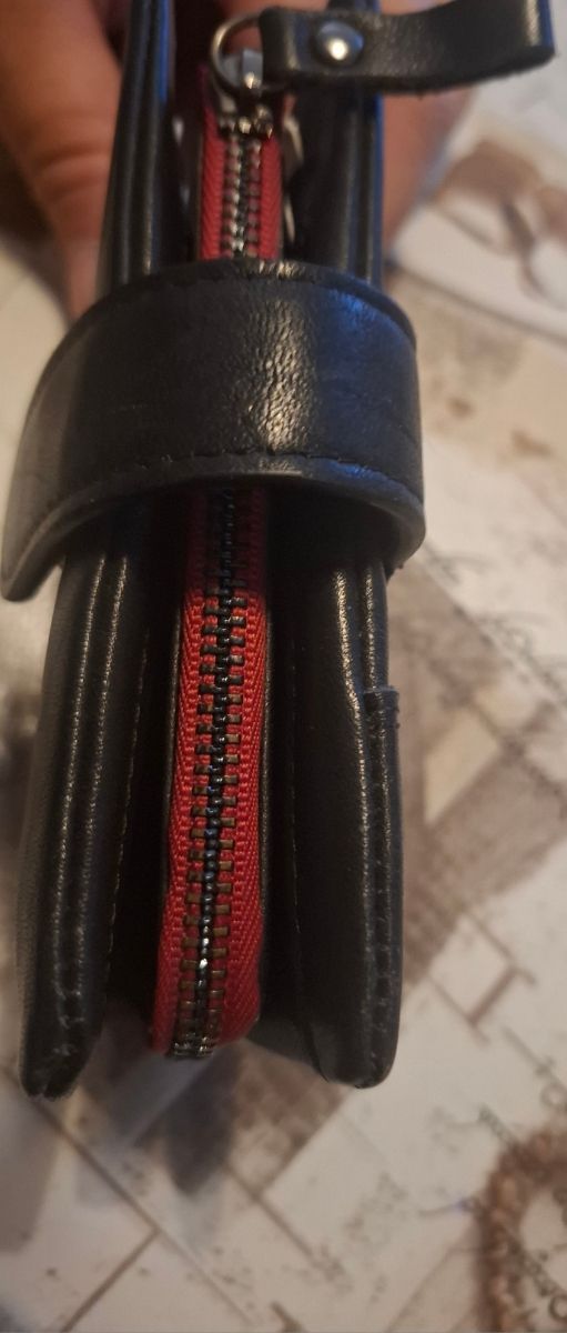 Portafoglio uomo comodo e raffinato