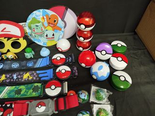Lote de artículos Pokémon