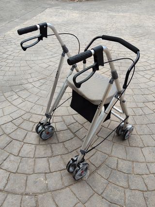 SIN ESTRENAR
Andador 4 ruedas con asiento y frenos