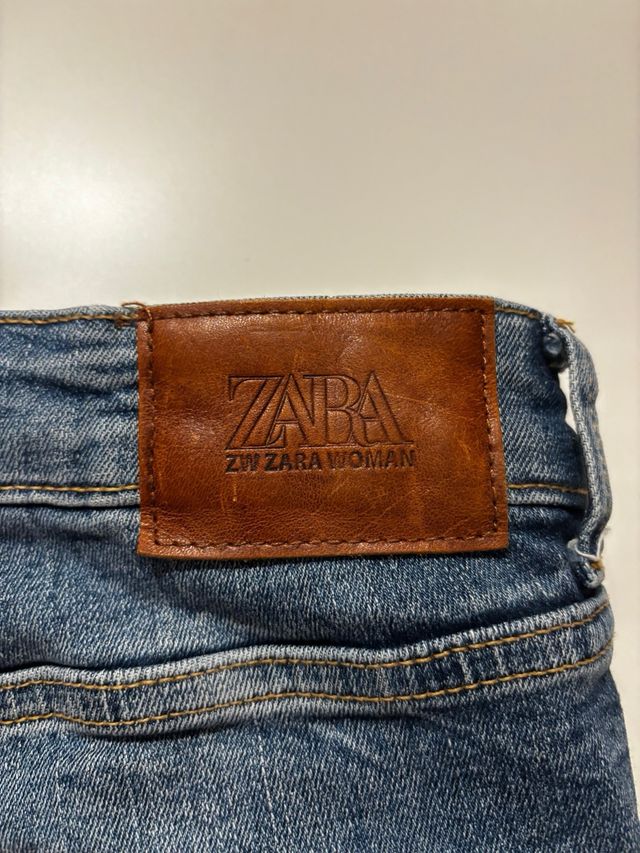 Pantalones campana Zara