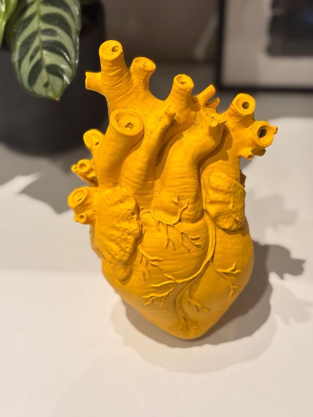 Figura Corazón Amarillo Plástico de resina
