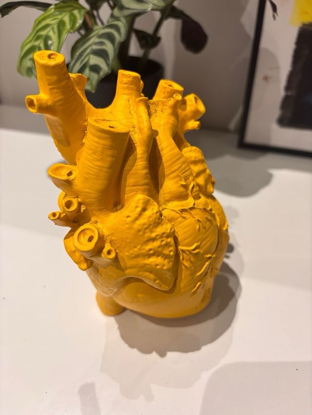 Figura Corazón Amarillo Plástico de resina