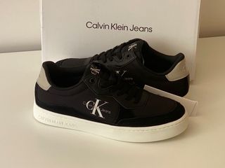 Zapatillas deportivas clásicas con suela de copa negras y grises de Calvin Klein 