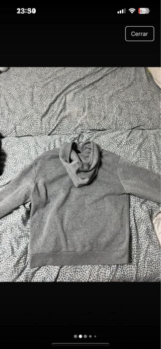 Sudadera gris SHEIN con cruces