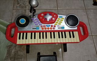 Piano infantil con micrófono y taburete