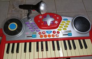 Piano infantil con micrófono y taburete