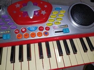 Piano infantil con micrófono y taburete