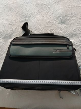 Maletín para portátil Belkin