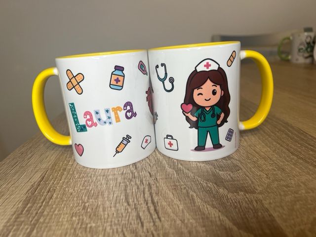 Taza personalizada de enfermera con nombre