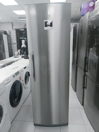 Nevera Electrolux _ Acero inoxidable 
Gris 185×60