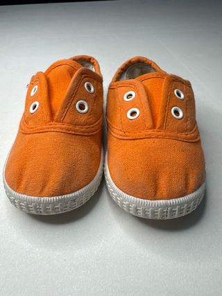 Zapatillas lona naranja cómodas