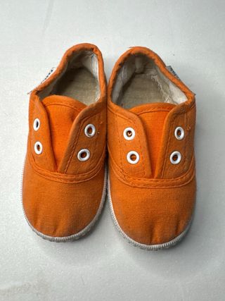 Zapatillas lona naranja cómodas