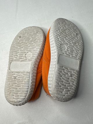 Zapatillas lona naranja cómodas