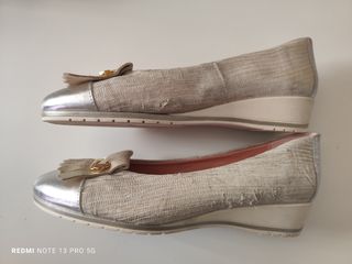 Zapatos Pitillo Beige y Plateados Talla 39
