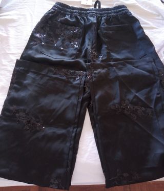 Pantalón negro T.XS con etiqueta