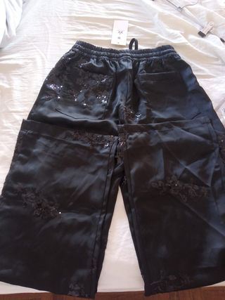 Pantalón negro T.XS con etiqueta