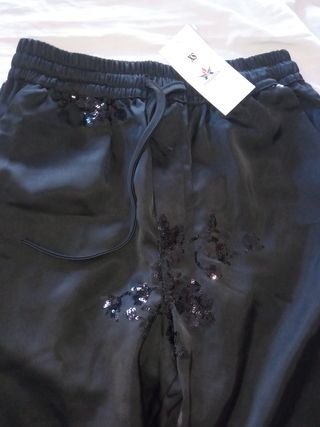 Pantalón negro T.XS con etiqueta