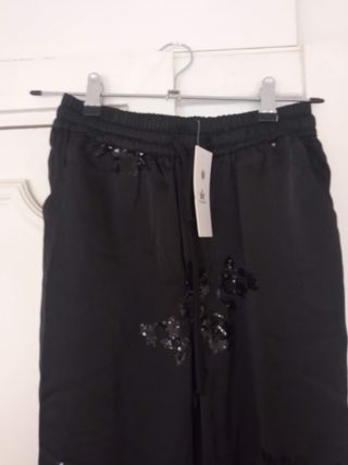 Pantalón negro T.XS con etiqueta