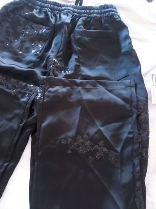 Pantalón negro T.XS con etiqueta