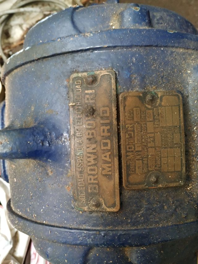 Rueda de camión antigua