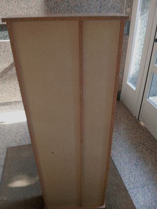 Torre para CDs de madera (contrachado). Capacidad 