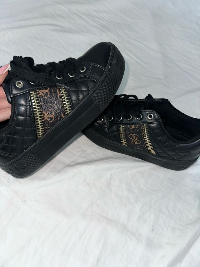 Zapatillas Guess Negras con Cremallera y Logo
