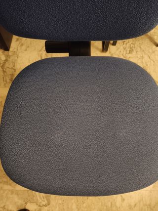 Silla de oficina azul y negra