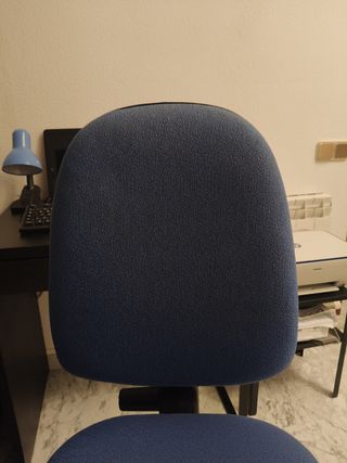 Silla de oficina azul y negra