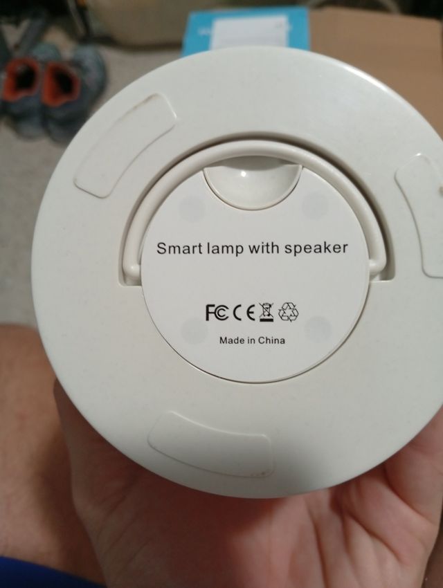 Lámpara LED y Altavoz Bluetooth