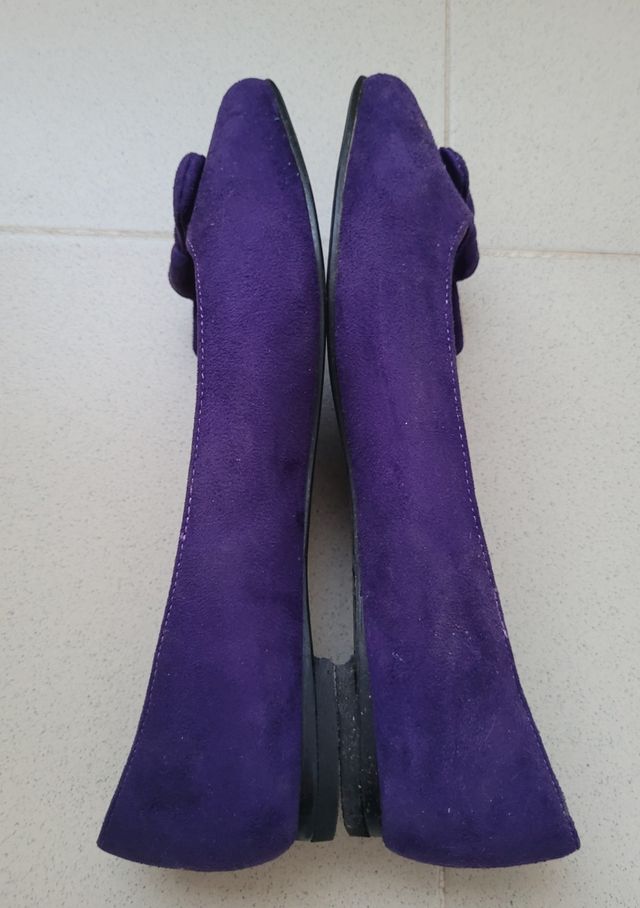 MANOLETINAS MORADAS PILAR BURGOS.