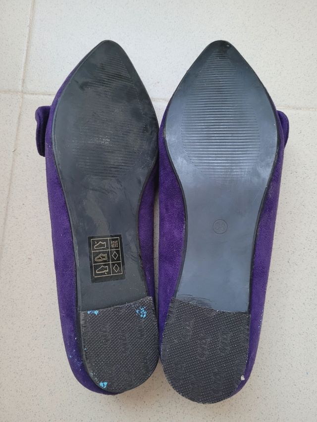 MANOLETINAS MORADAS PILAR BURGOS.