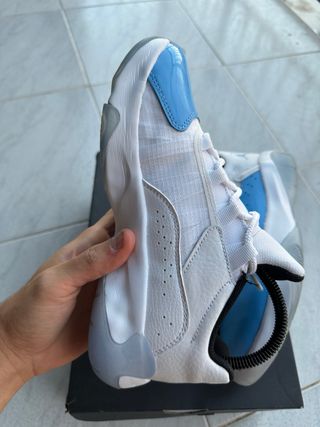 Zapatillas Jordan 11 CMFT Low - 38.5