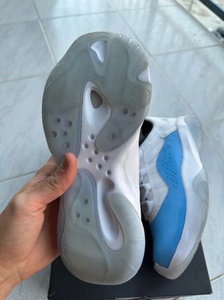 Zapatillas Jordan 11 CMFT Low - 38.5