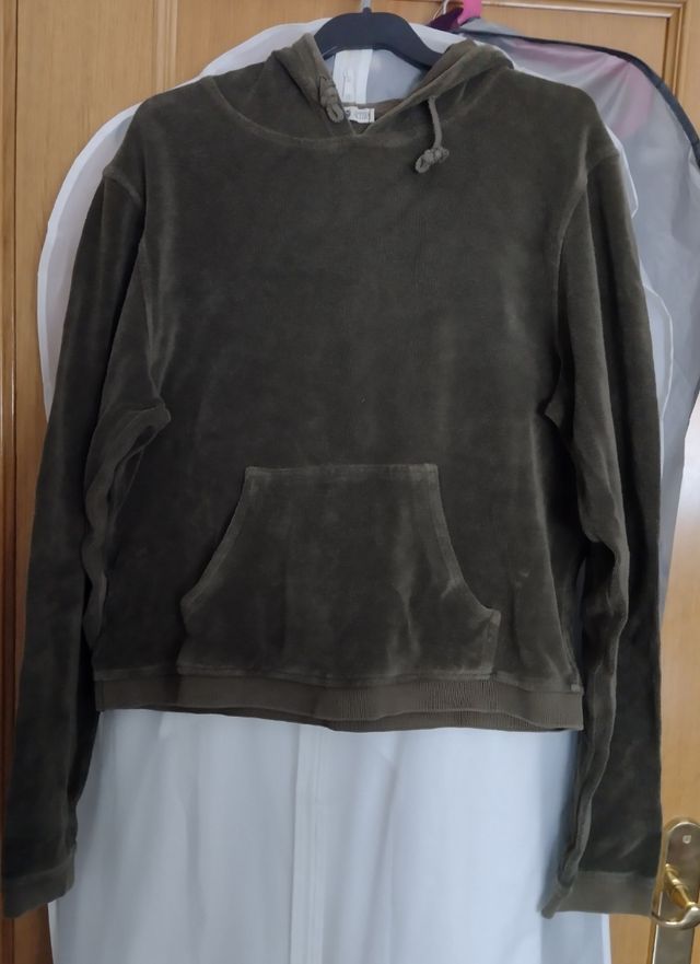 Sudadera con capucha verde oliva